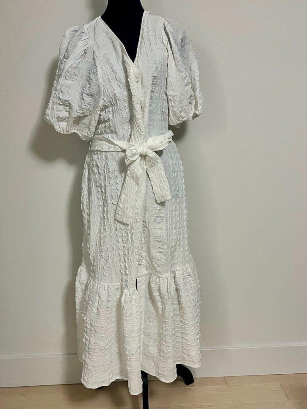 #240 Lulus White Short Sleeve Dress